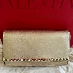 Two-tone Gold Valentino Garavani wallet on a chain